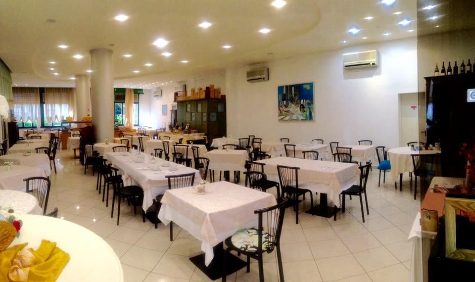 Hotel K2 Cervia 3 Stelle Sup מראה חיצוני תמונה